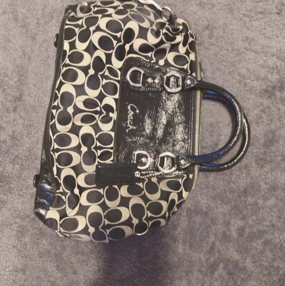 BAG - Picture 2 of 3